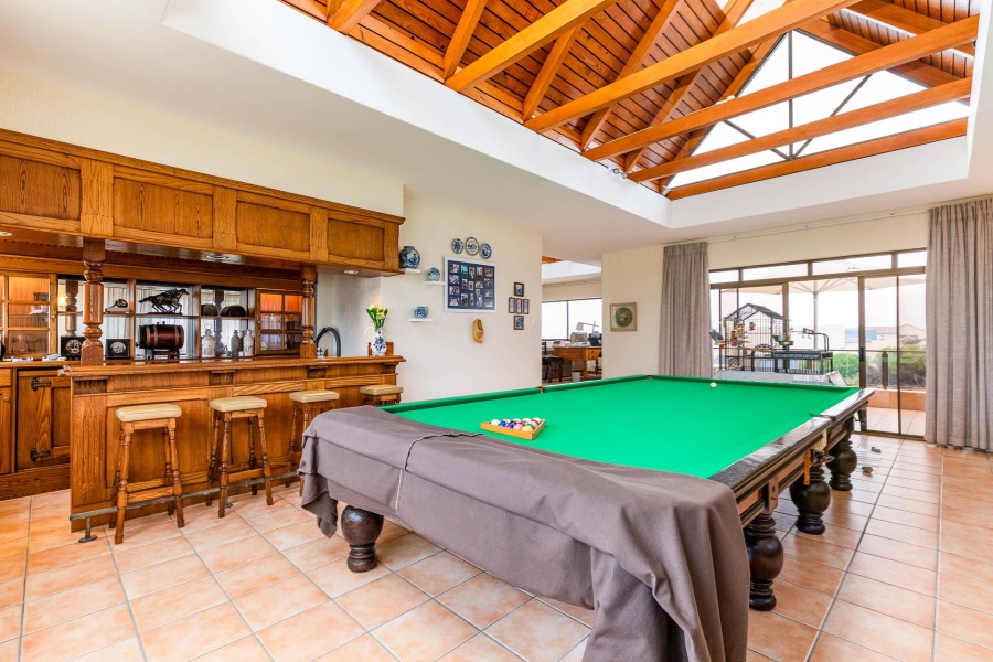 6 Bedroom Property for Sale in Outeniqua Strand Western Cape